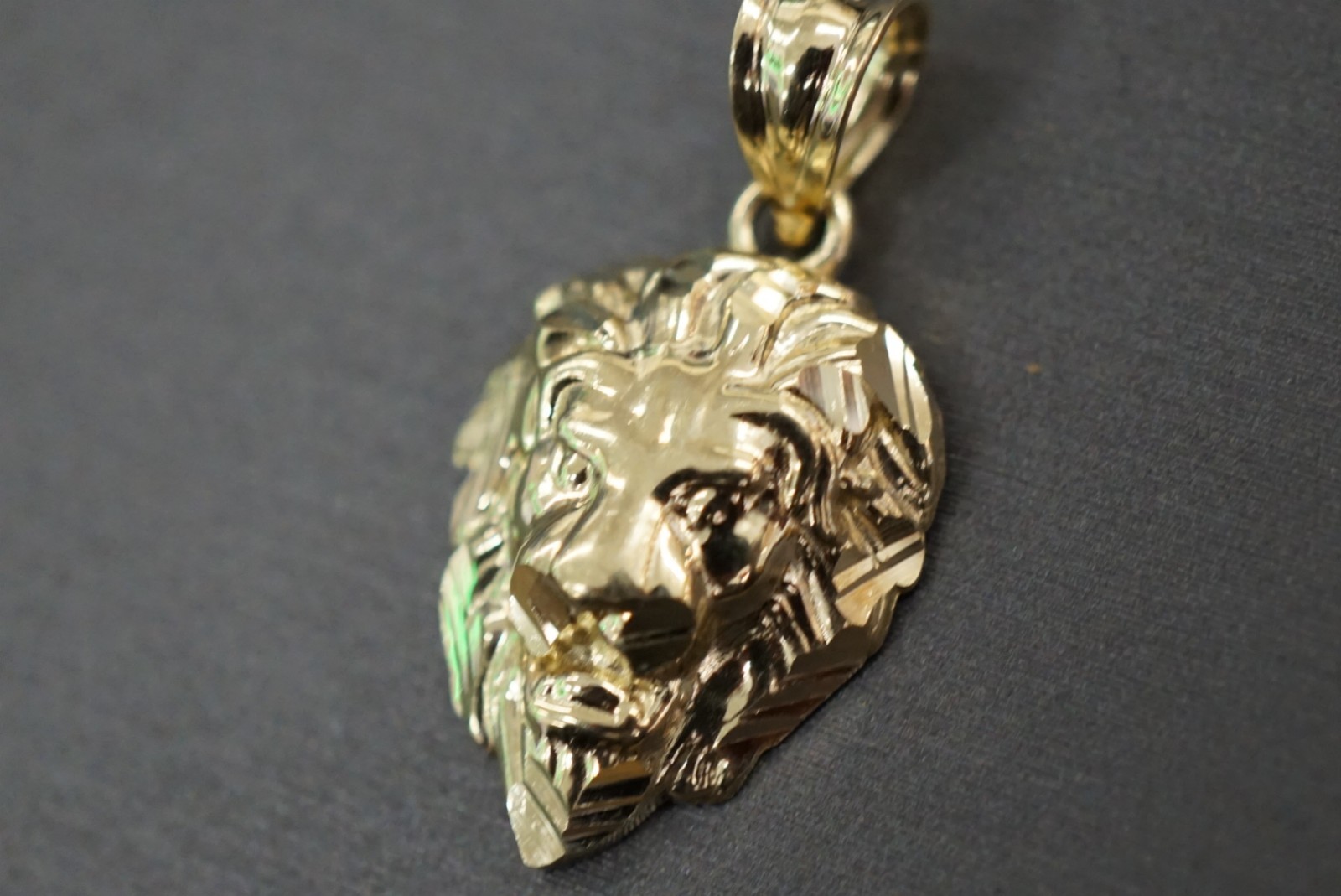 Real 10K Solid Yellow Gold 0.9″ Diamond Cut Polished Lion Head Charm Pendant.