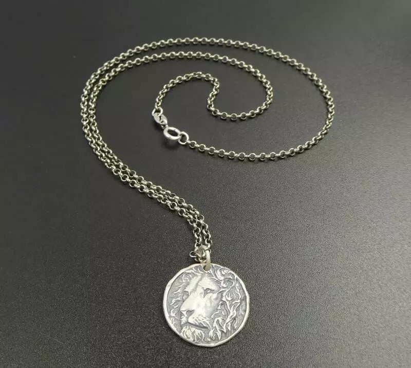Handmade Unique Antiqued Sterling Silver Lion Head Round Charm Pendant Necklace