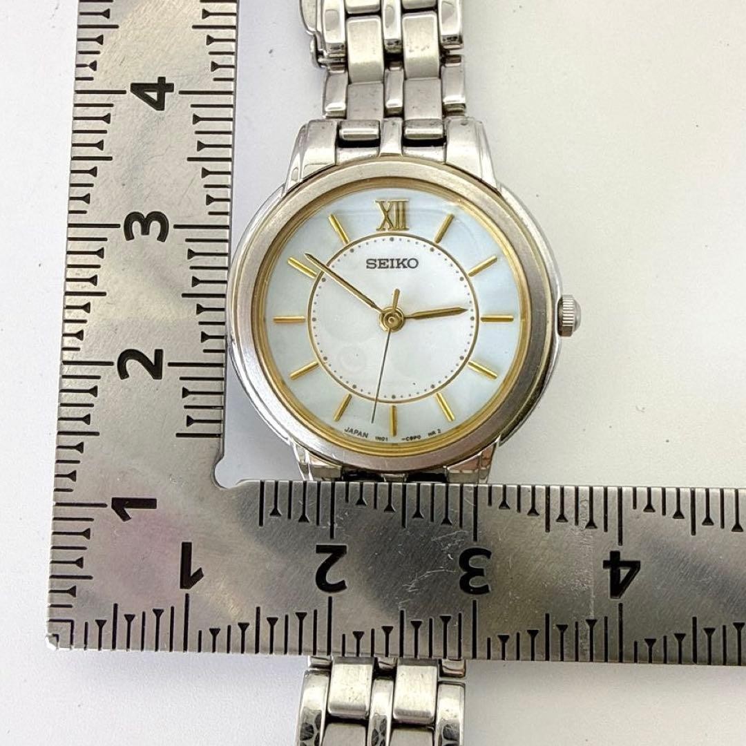 Working condition Seiko ladies’ watch, light blue dial, two-tone silver.