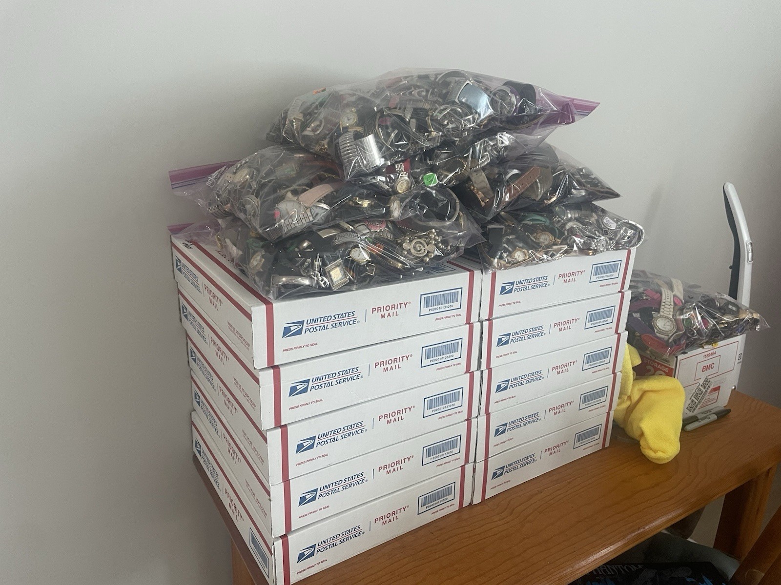Bulk Mixed Lot Assorted Wristwatches with Watch Bands/Straps, Unisex Adults