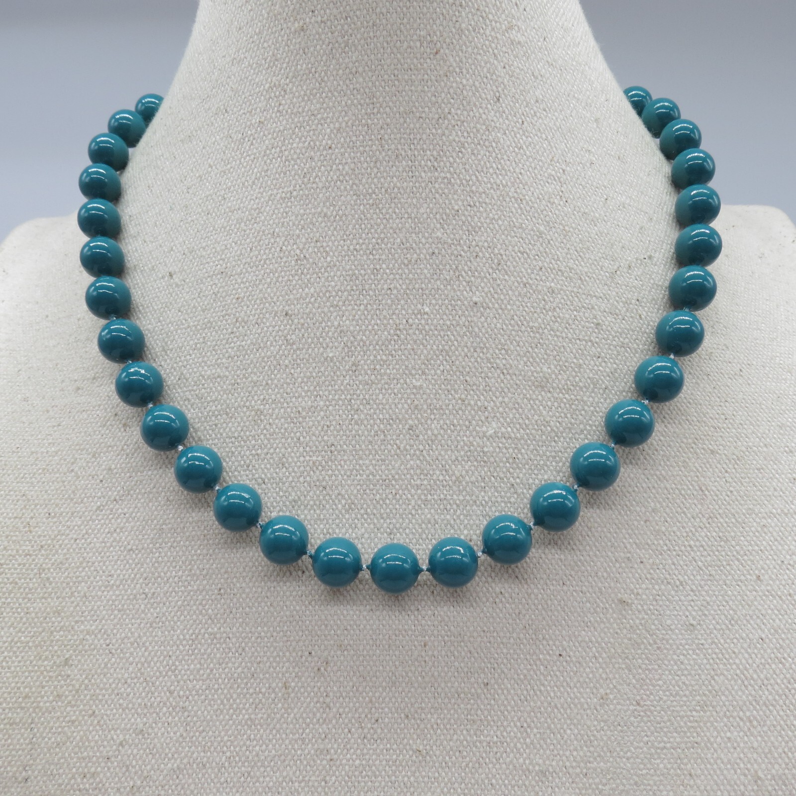 Lightweight Green Bead Necklace Boho Simple Everyday Wear 18″