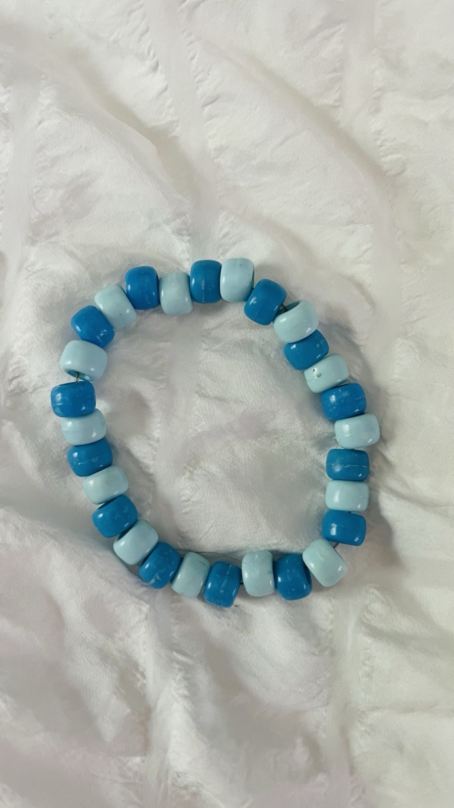 Adjustable Blue & White Plastic Round Bead Stretch Bracelet No Closure