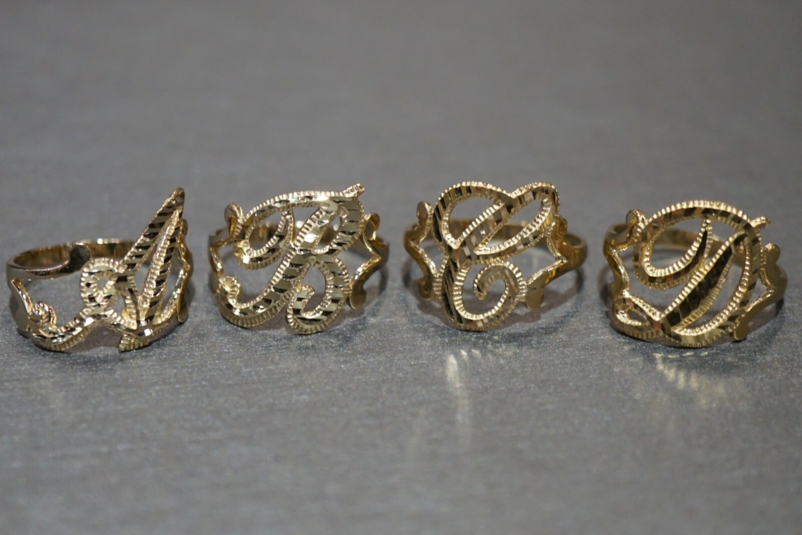 14K Solid Yellow Gold 0.5″ Diamond Cut Initial Letter Band Ring. Size 6.5