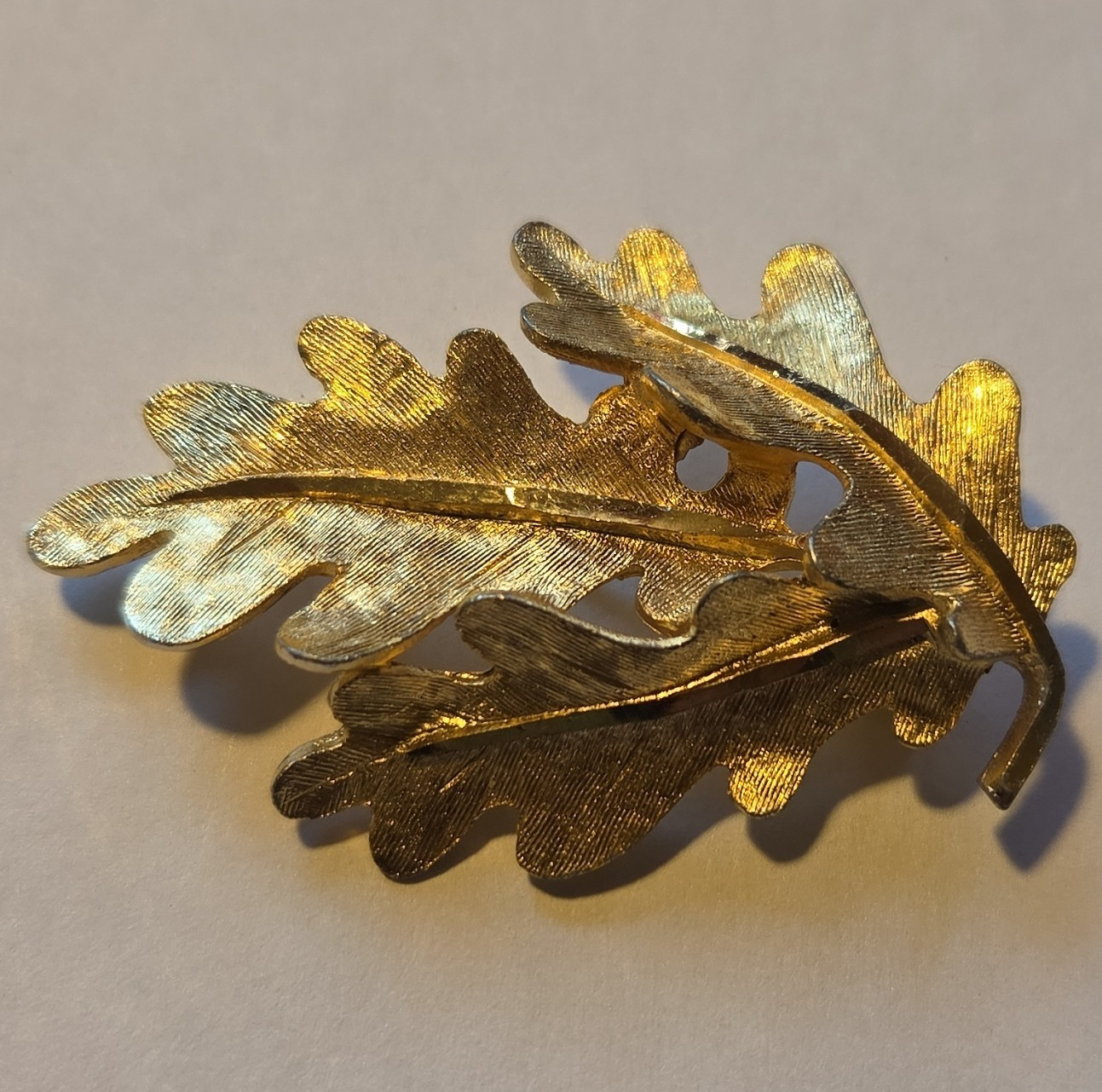 BSK Signed Gold Tone Leaf Brooch Pin Metal Flowers & Plants No Stone