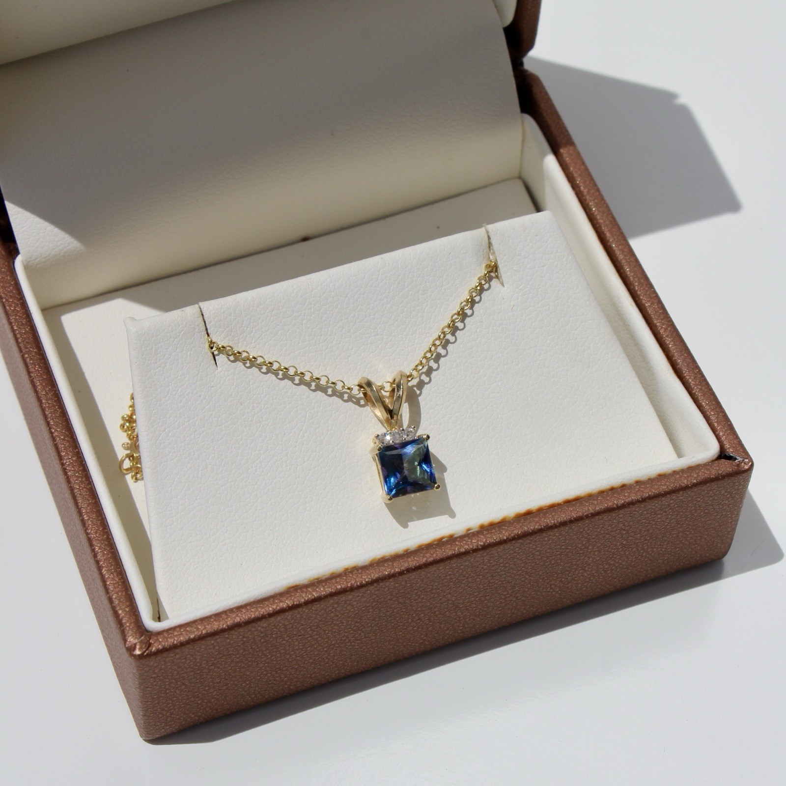 Alexandrite & Diamond Pendant, 1.37 Carats 10K Gold