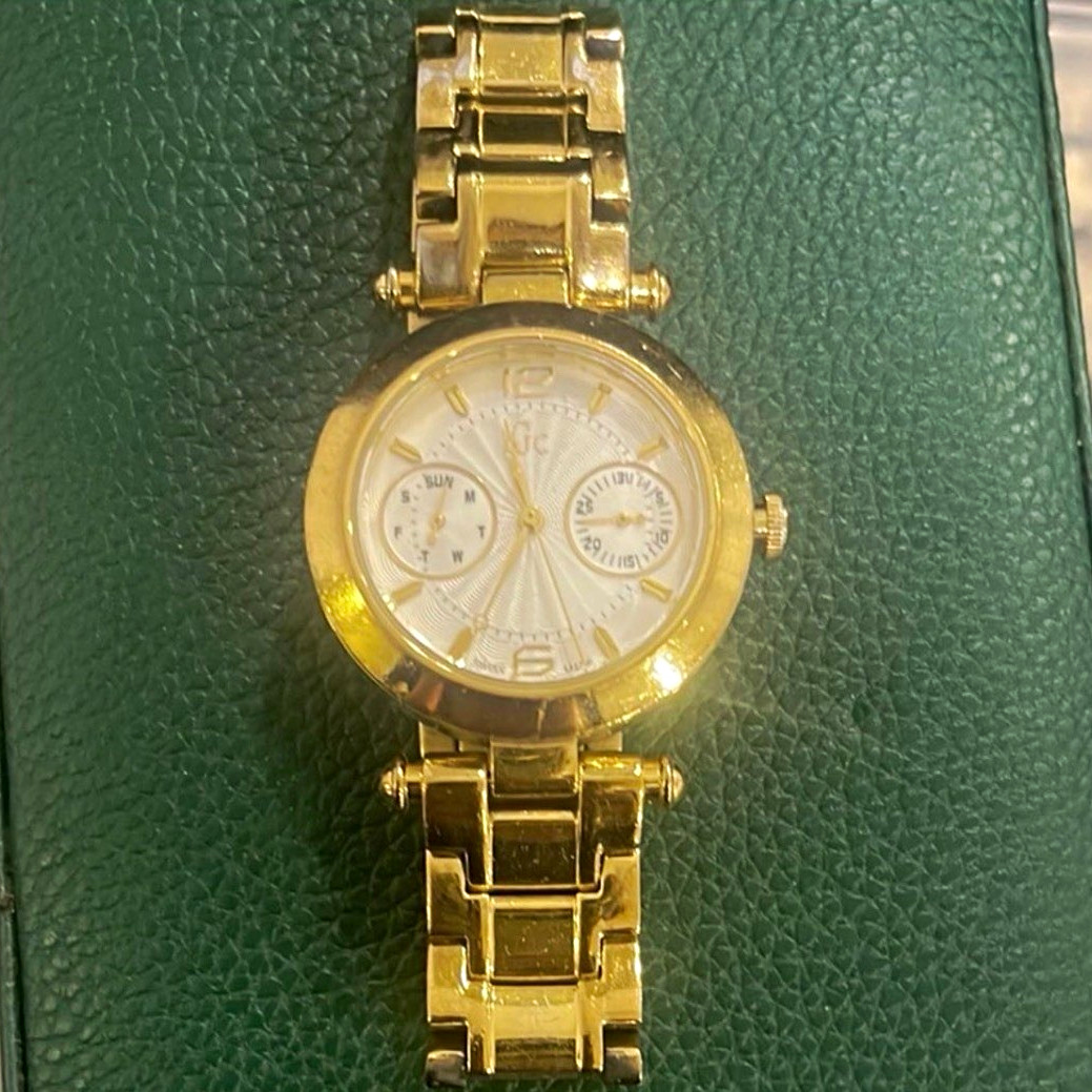 GUESS Guess Collection Women’s Quartz Analog Gold-Tone Bracelet White Dial