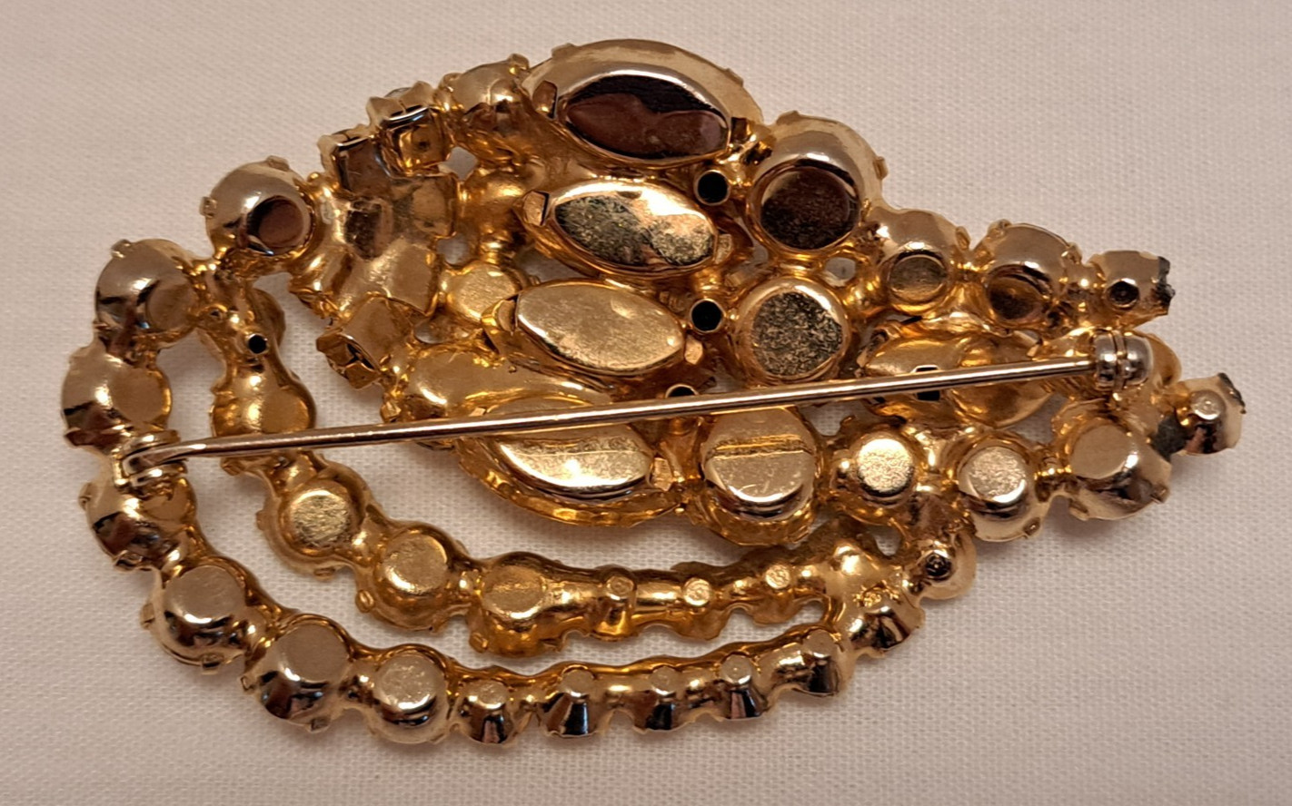 Impressive Vintage Clear Marquise &Mixed Cut Rhinestone Leaf Brooch 2.5″ no mark
