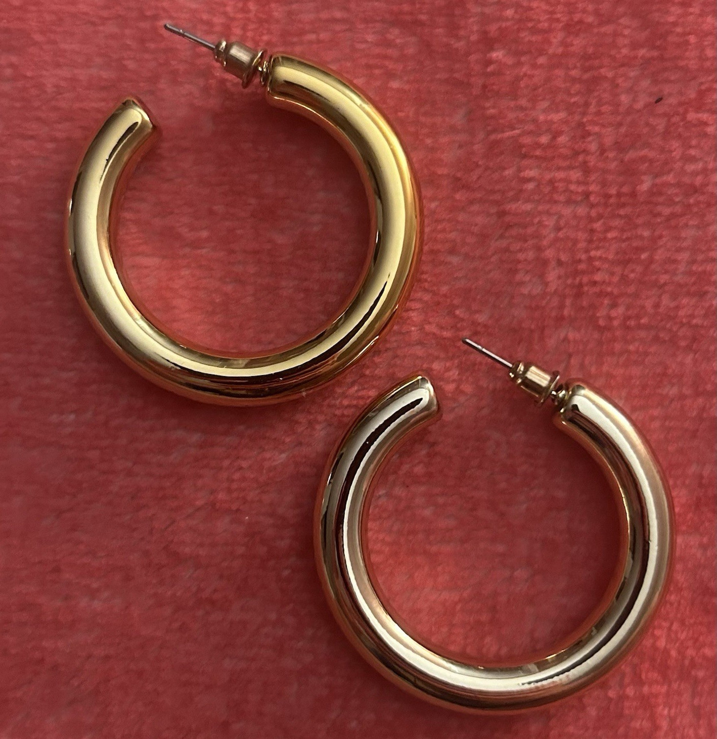 Gold Tone Chunky Hoop Earrings Metal Round Lobe Post Closure No Stone