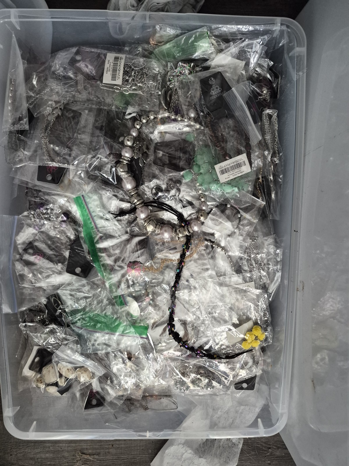 Jewelry, earrings, necklace, lot Of 100 Pieces