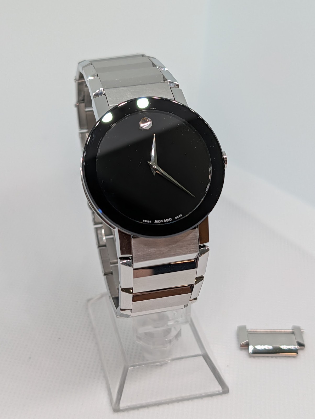 Movado Sapphire Stainless Black Dial – 0605063 – great condition, full links!
