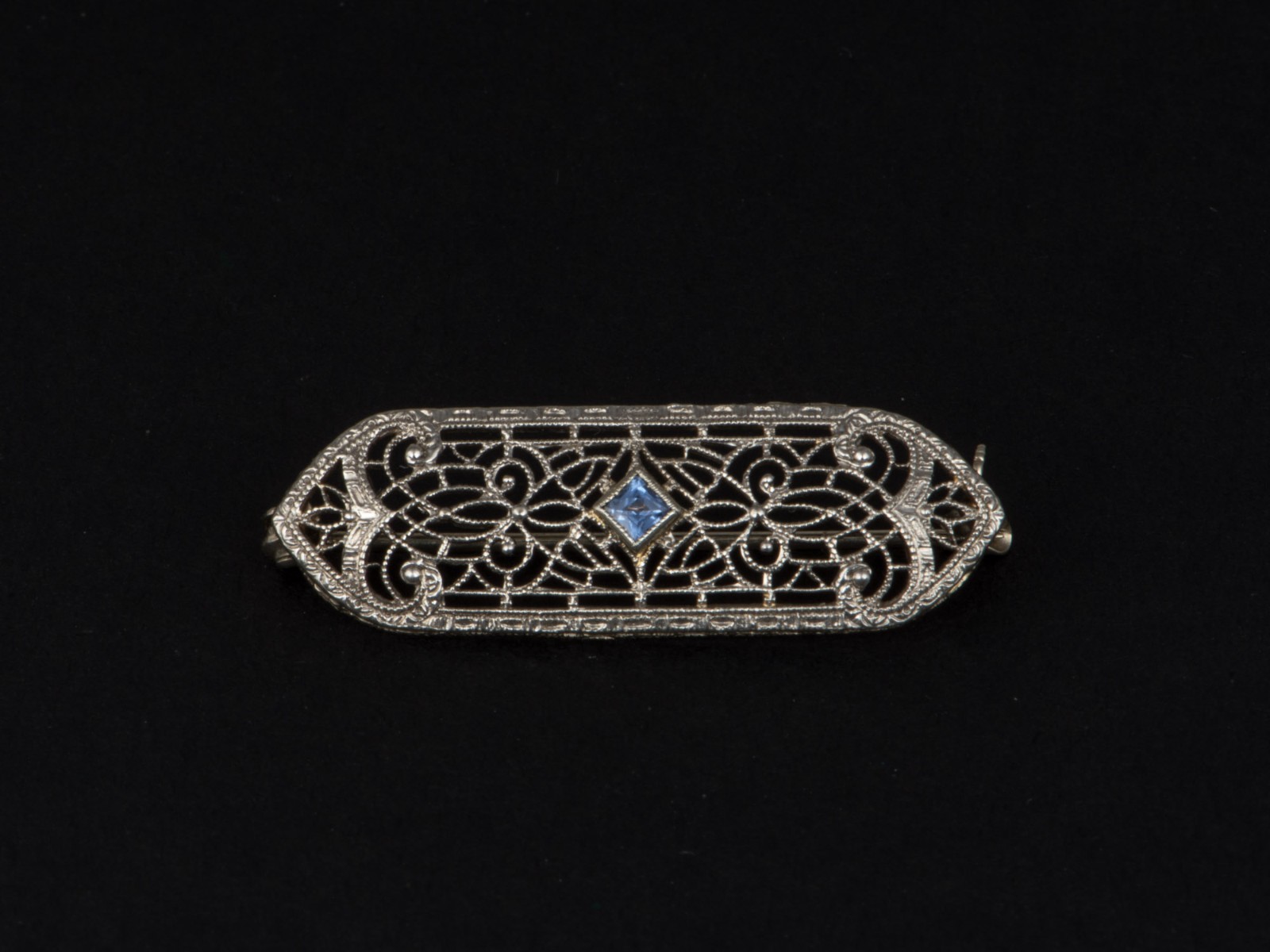 14K White Gold Vintage Art Deco Filigree Bar Pin with Blue Stone Brooch