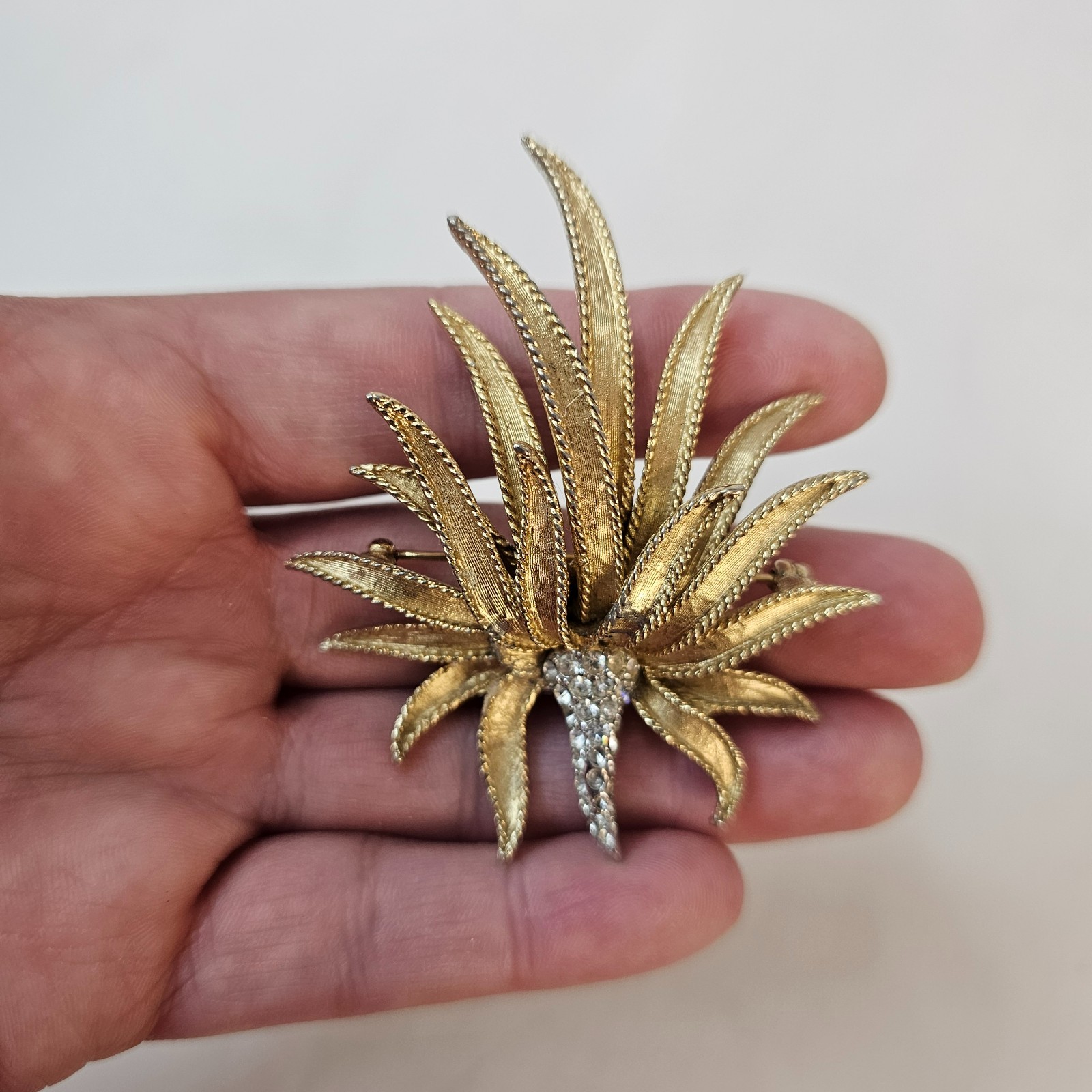 Boucher 7942P Leaf Bouquet Brooch Flower Plant GoldTone Clear Rhinestone Damaged