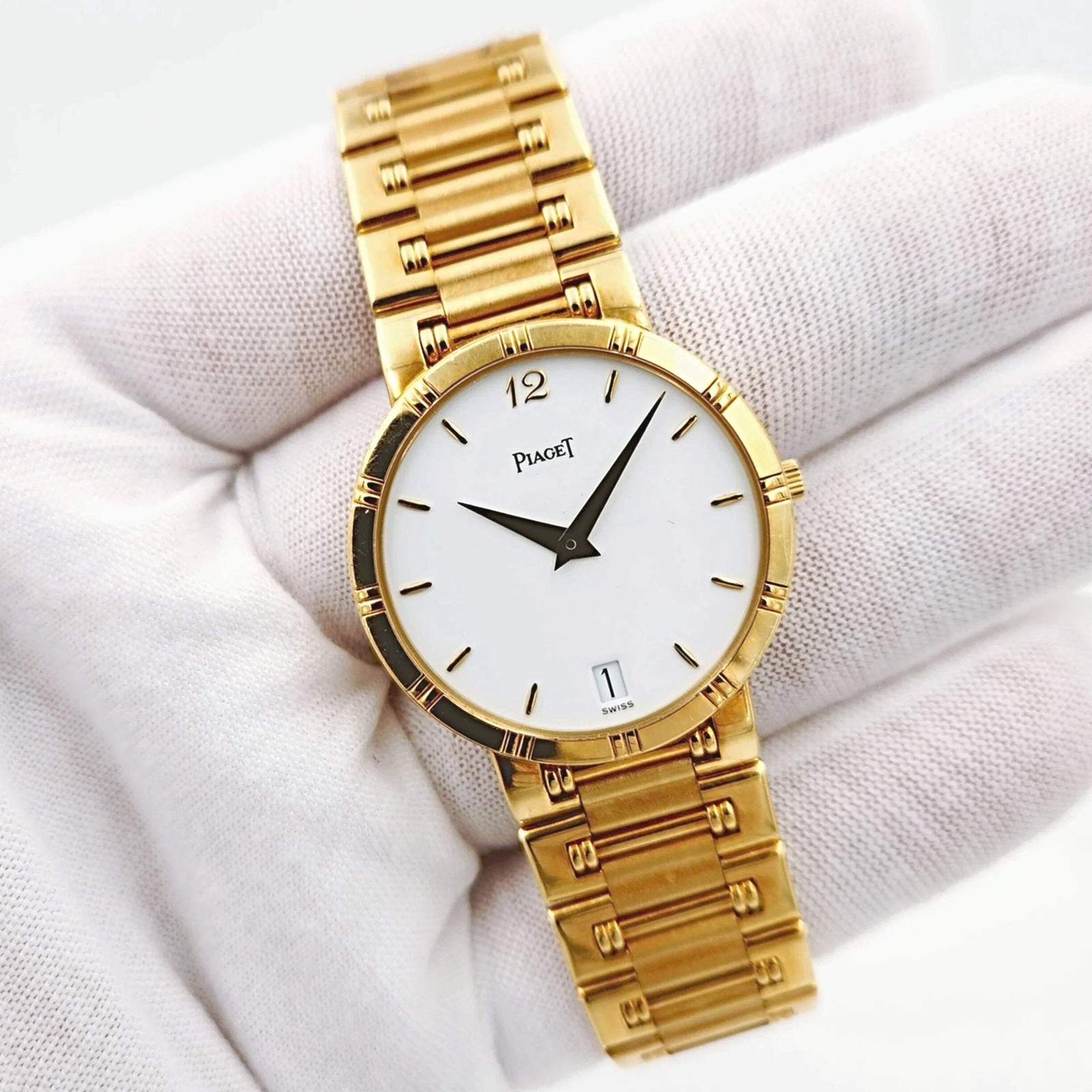 Men’s Piaget 31mm Dancer Vintage Solid 18K Yellow Gold Band Watch w/ White Dial.