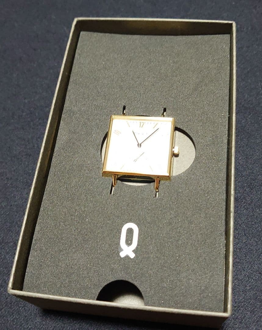 Knot Square SQ-32YGSV with selectable genuine strap