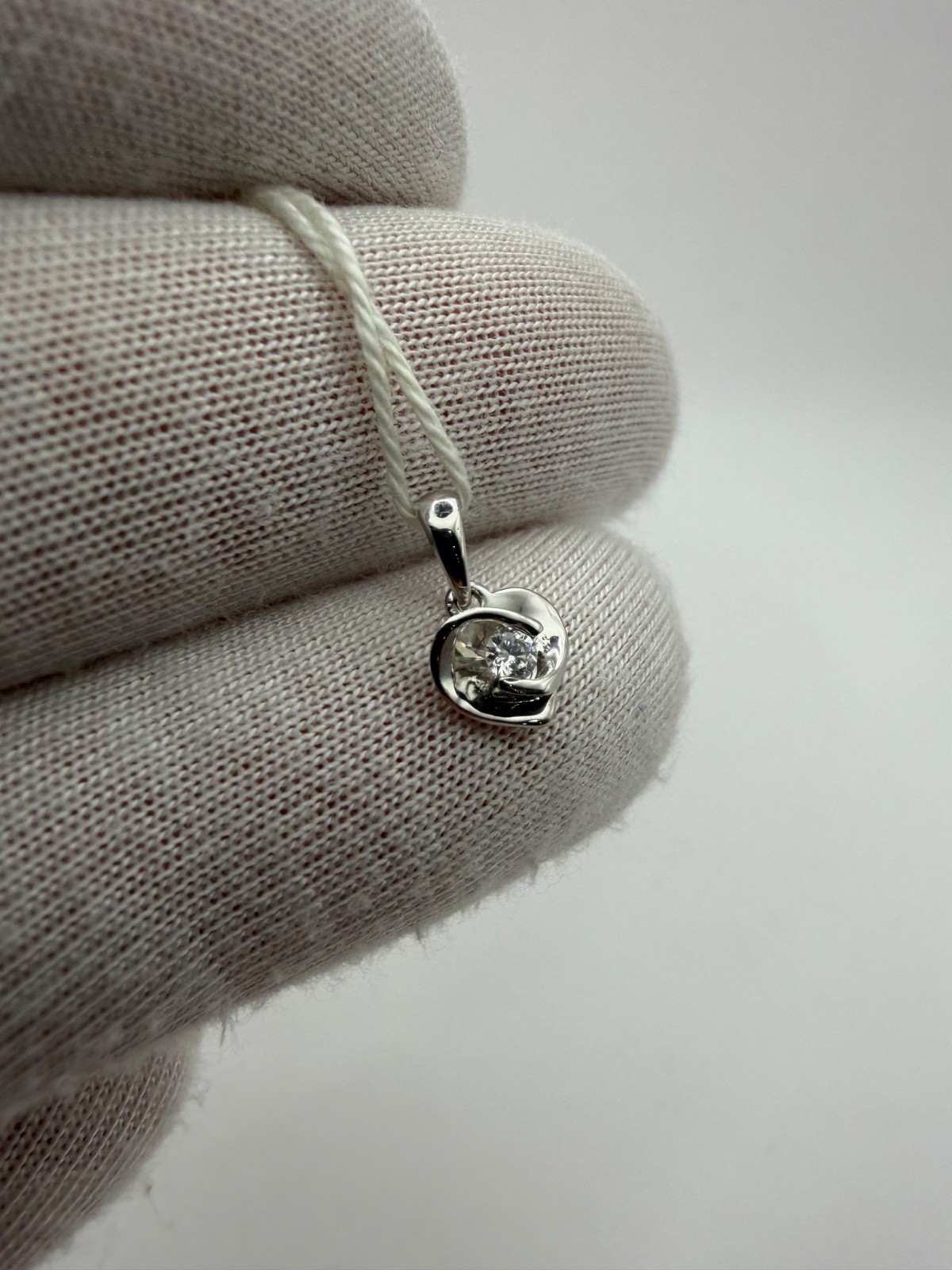 Charming Tender 14K 585 White Gold Heart Pendant 0.06ct Diamond Vintage – 0.55g