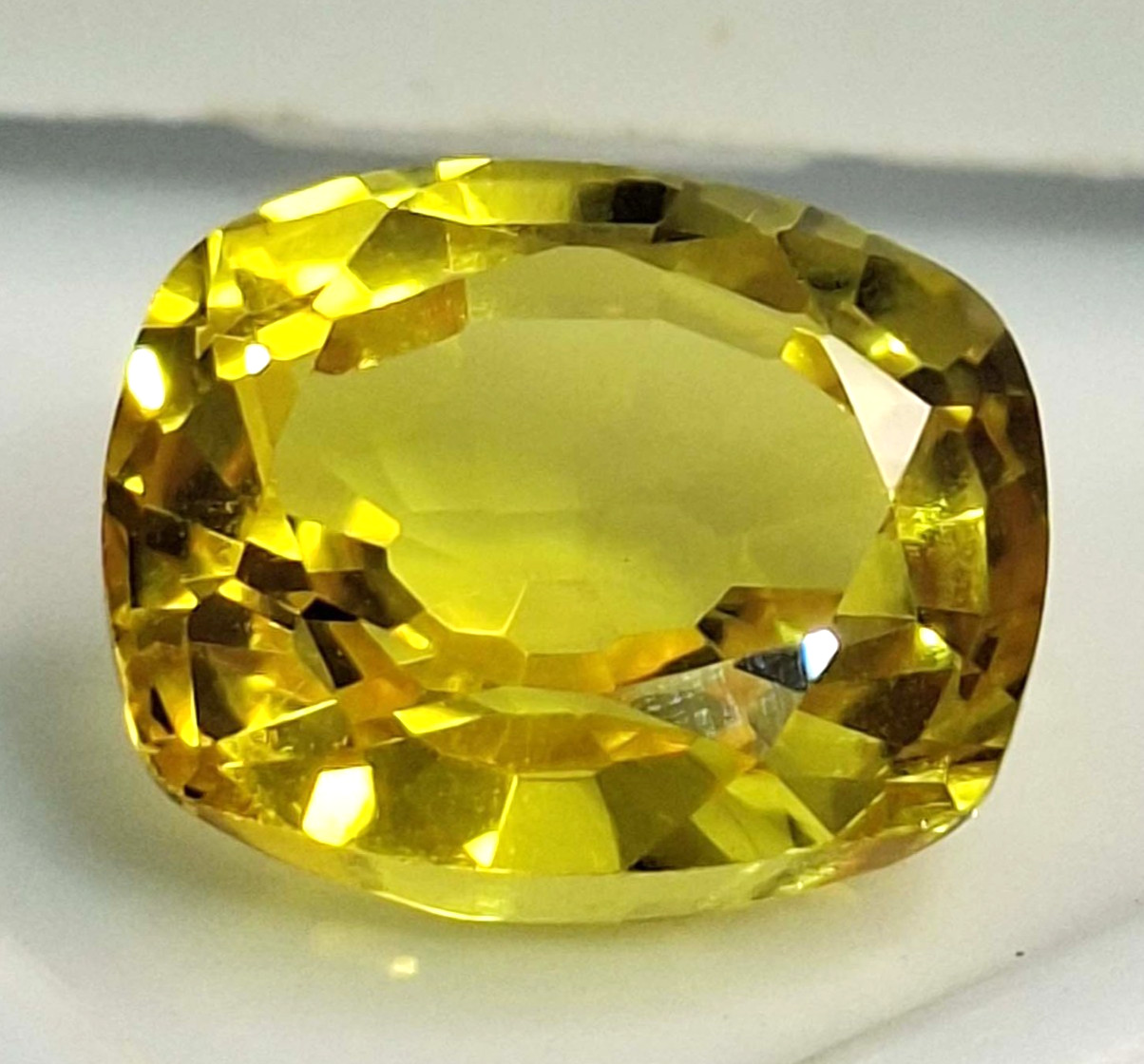 Gemstone Cushion Cut Natural Yellow Sapphire Certified 5-7 Carat Loose TQ898