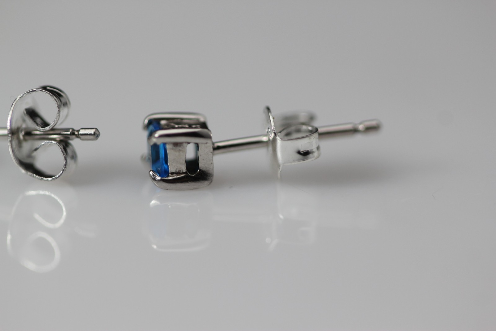 925 Sterling Silver Square Blue Stone Stud Earrings 0.5 Grams (EAR5283)