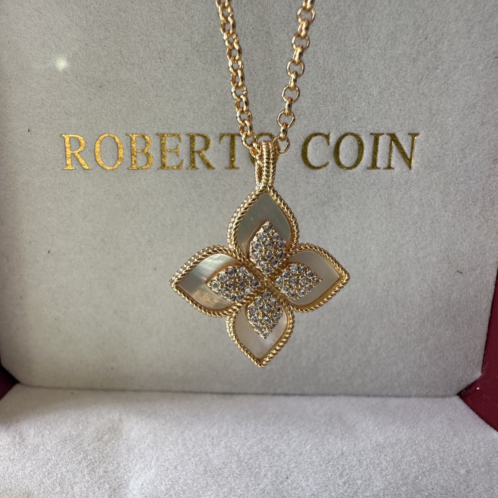 Roberto Coin Princess Flower Mother of Pearl & Diamond 18K Gold Pendant Necklace