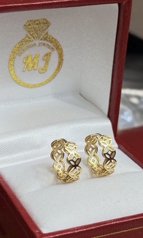 18k Solid Yellow Gold Italy Lucky Coin Money Hoop 11mm Earrings, 1.72 grams.