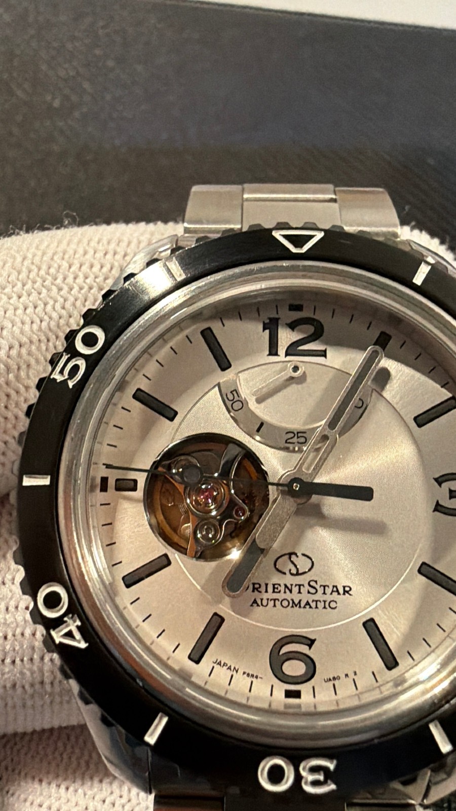 Orient Star RE-AT0107S White Dial,Open Heart divers Automatic JDM – RK-AT0107S