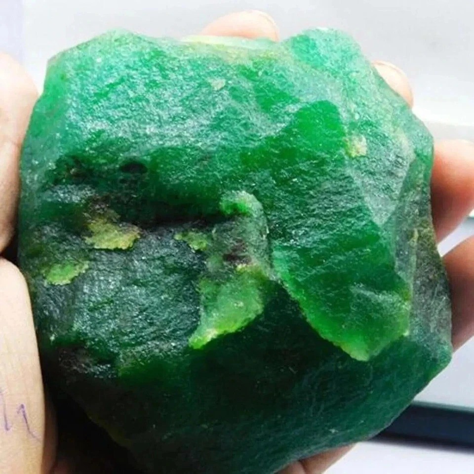 Natural 1005 Ct Colombian Green Raw Emerald Rough Uncut Loose Gemstone