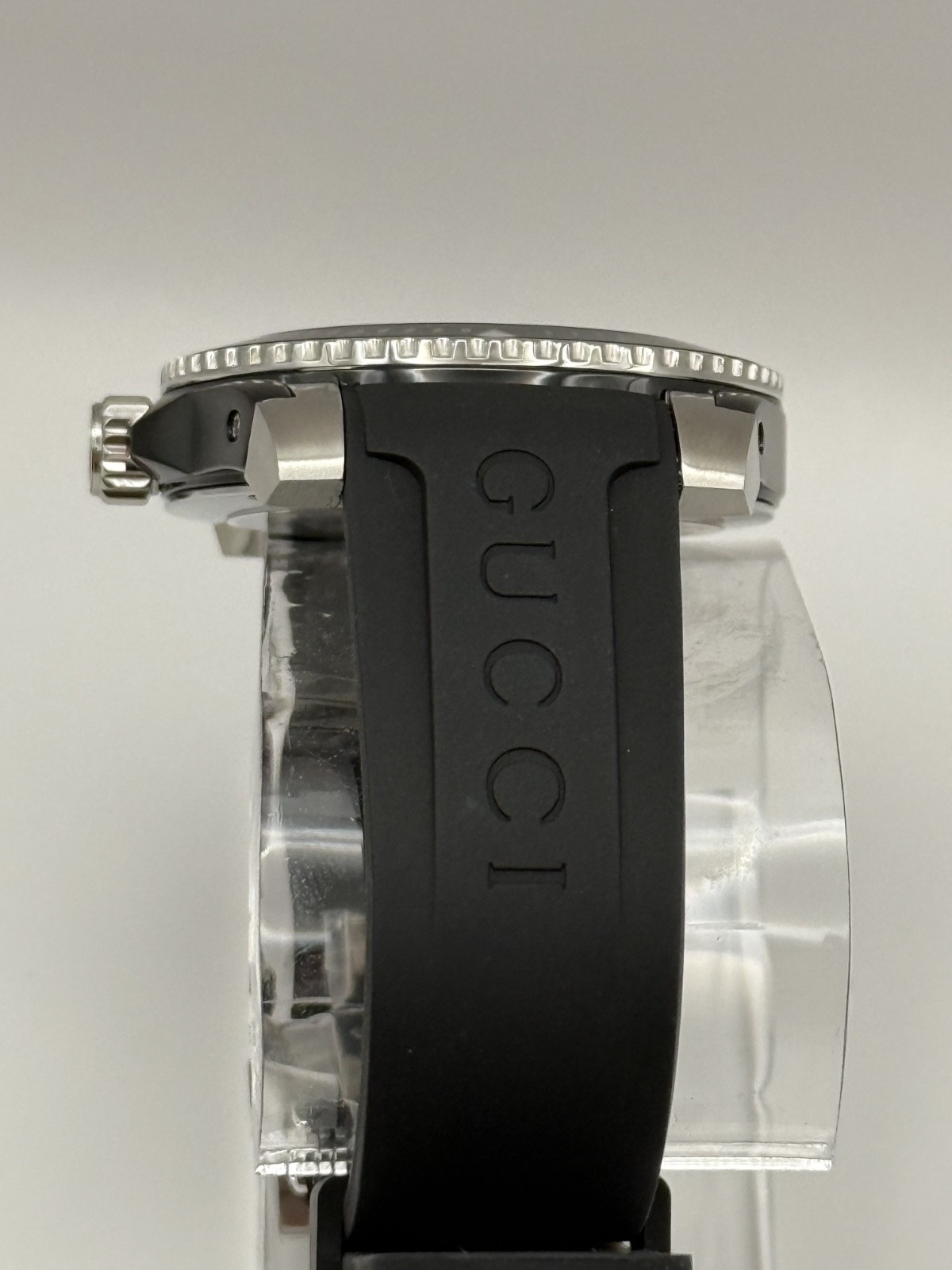 Gucci Dive Quartz Black Dial Black Rubber Strap 40 MM. Watch YA136303