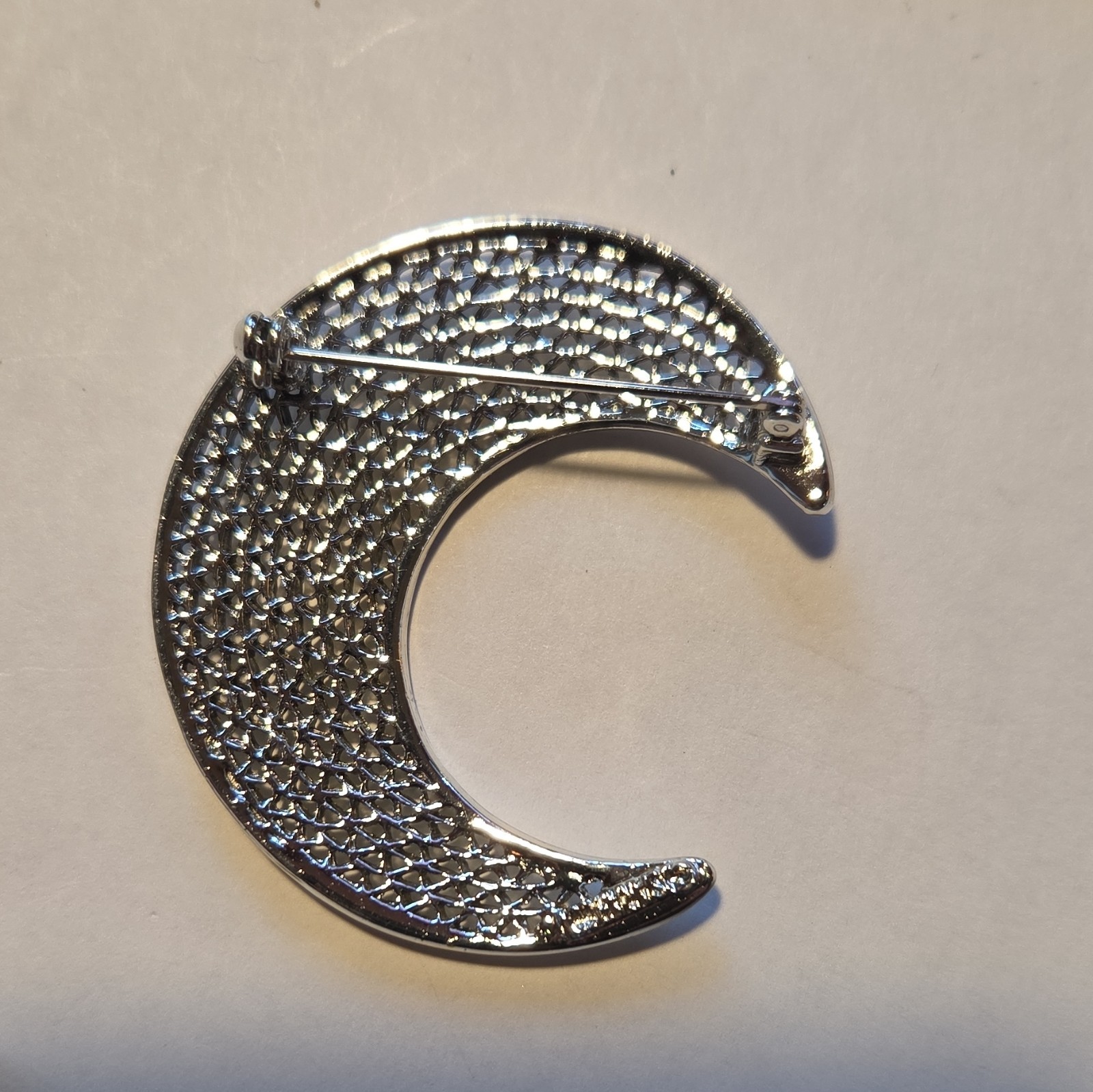 SARAH COVENTRY Tone Textured Crescent Moon Brooch Pin Metal No Stone