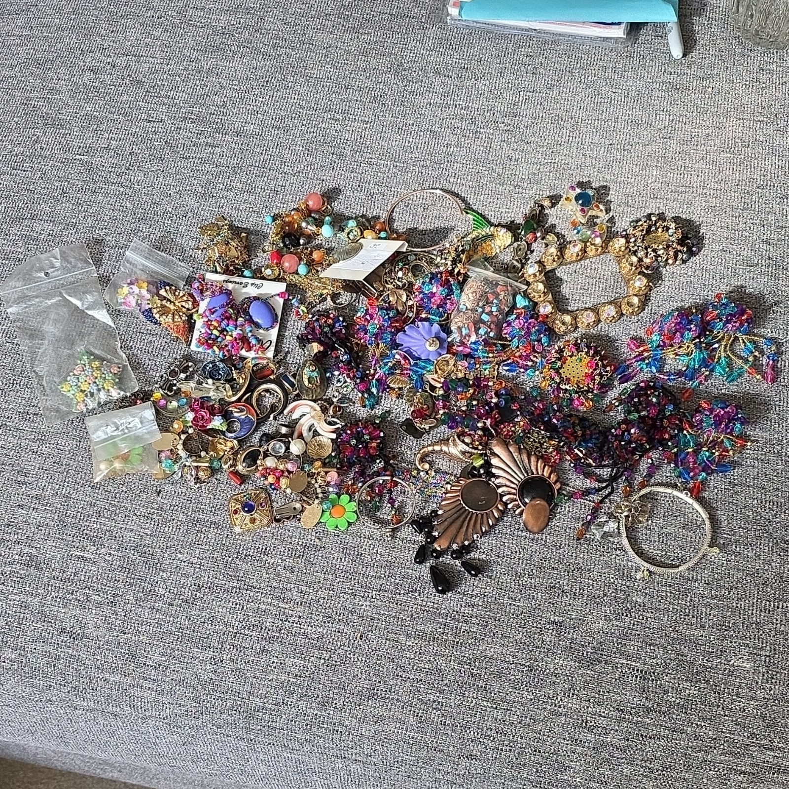 2lbs Crafting Jewelry Mixed Lot 50+pc Earrings Bracelets Rings Brooches