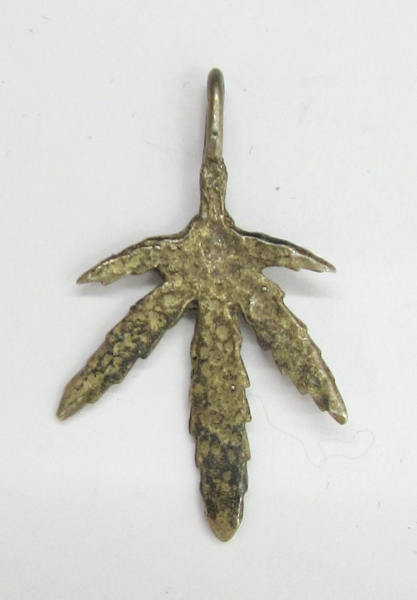 925 STERLING SILVER SMALL MJ POT LEAF PENDANT OR CHARM 24X14MM ~ 0.7G