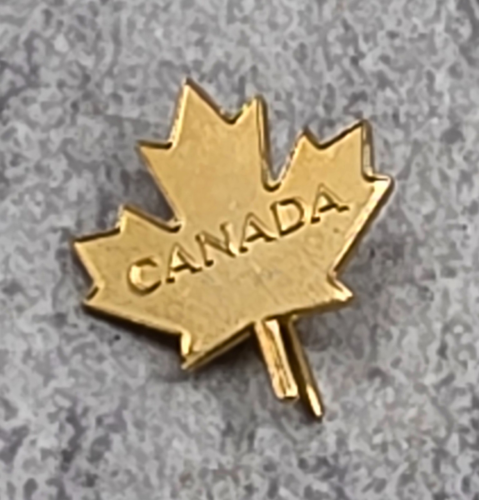 Vintage Canada Maple Leaf Lapel Pin Gold Tone Die Struck Souvenir Travel Badge