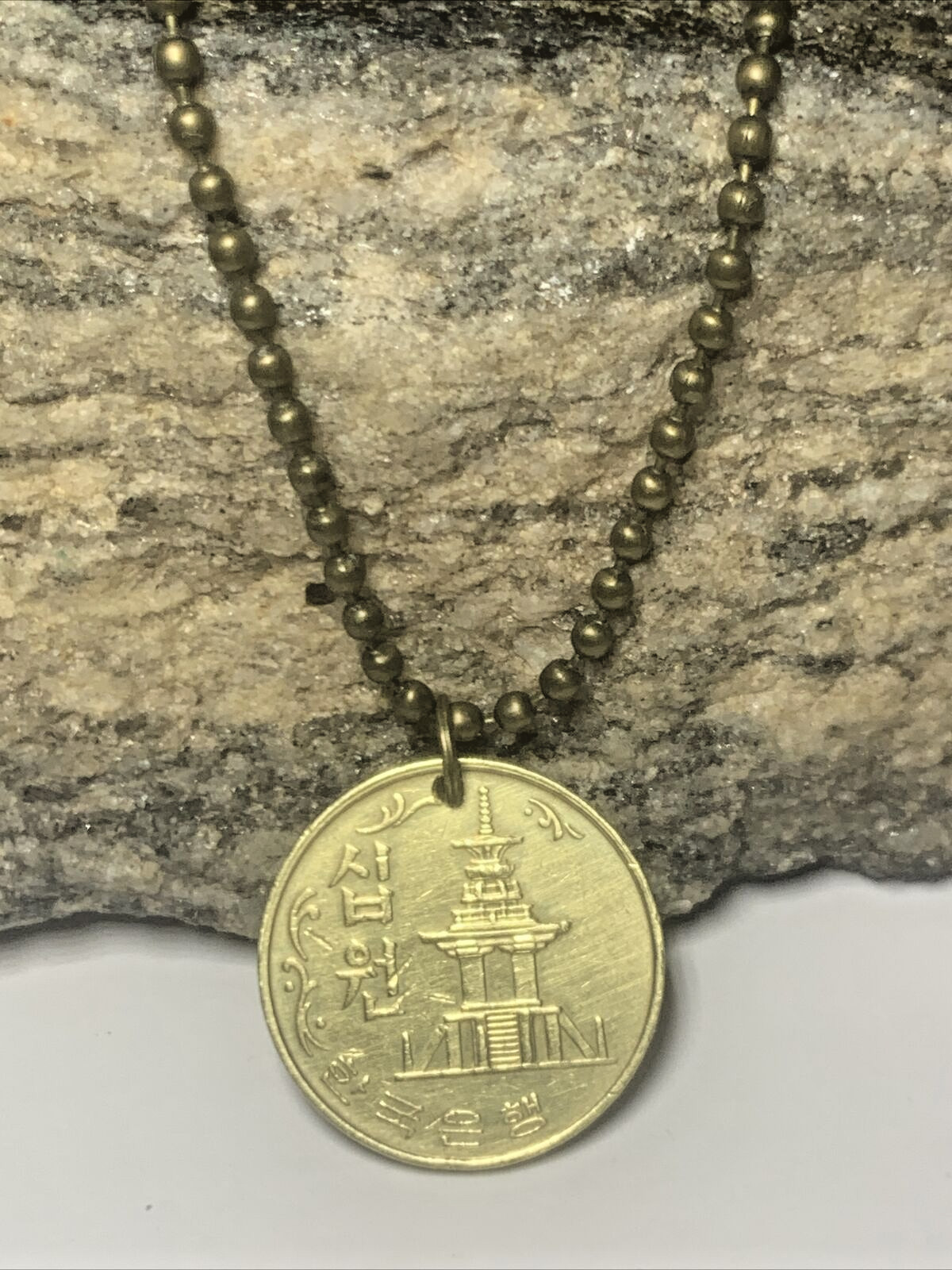 1979 South Korea 10 Won coin pendant Korean Dabotap Pagoda temple Seoul. A1