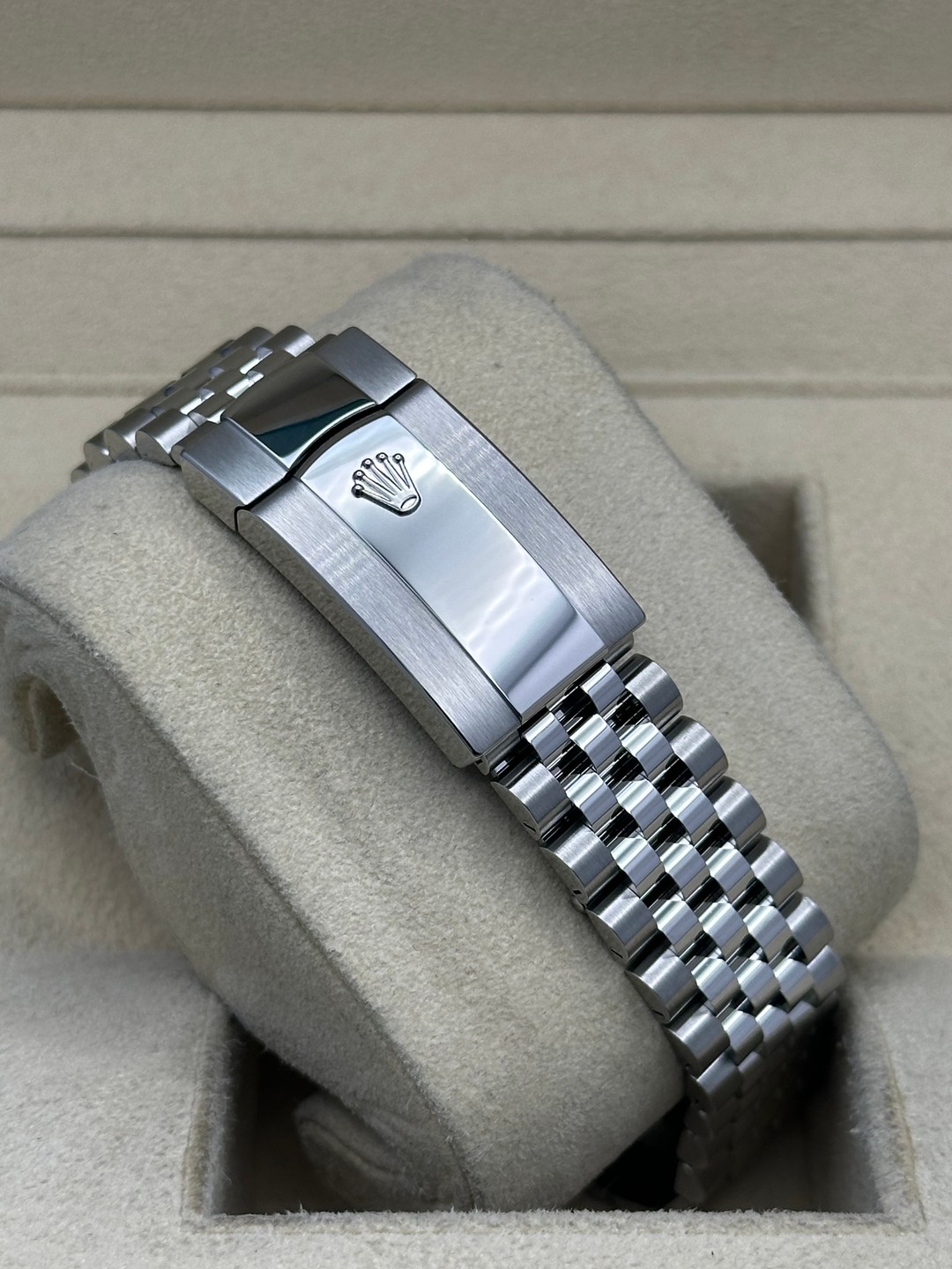 Rolex 126300 blue Roman