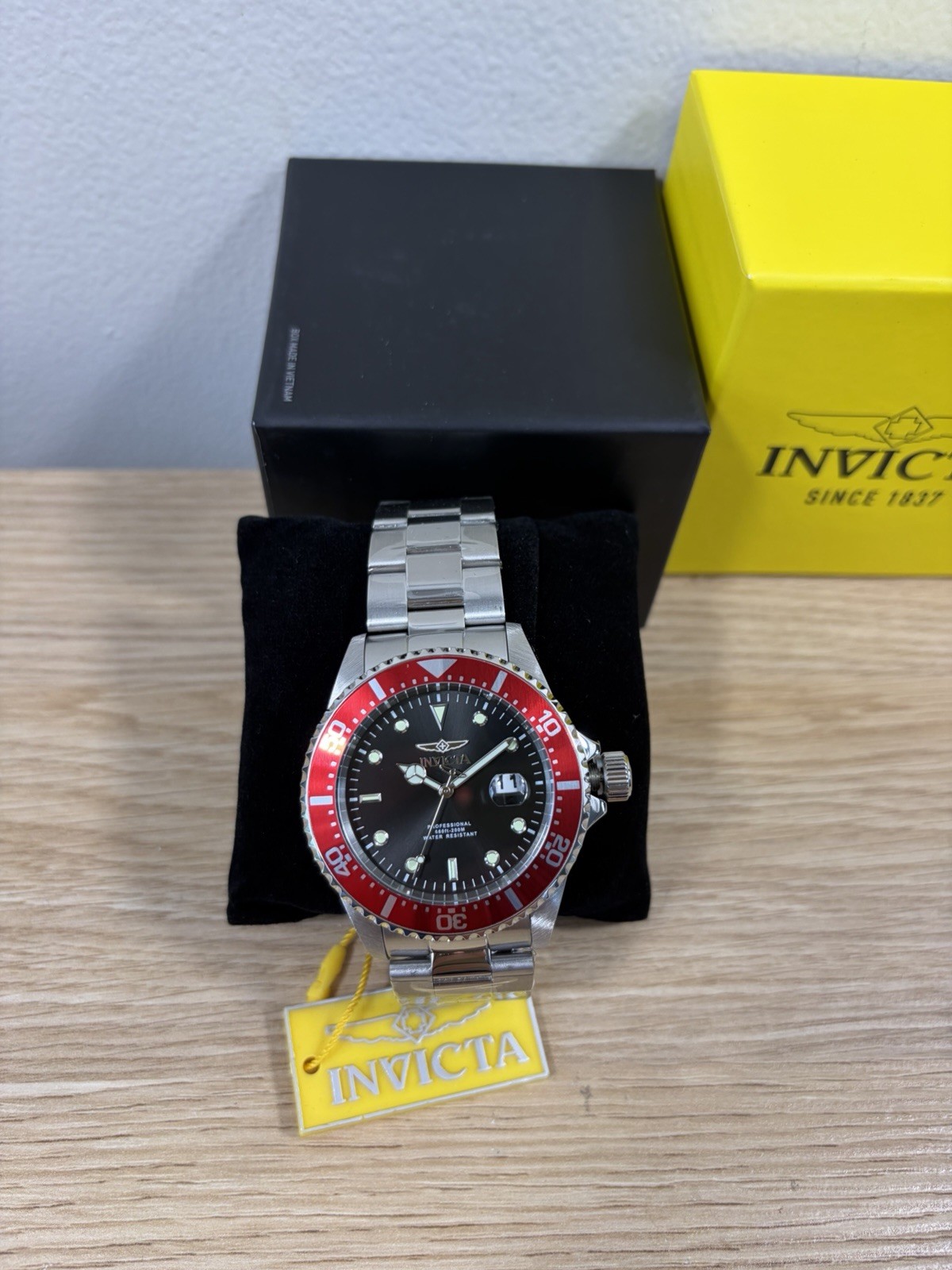 Invicta Men’s Pro Diver 43mm SS Quartz Watch, Red Bezel Black Dial 22020