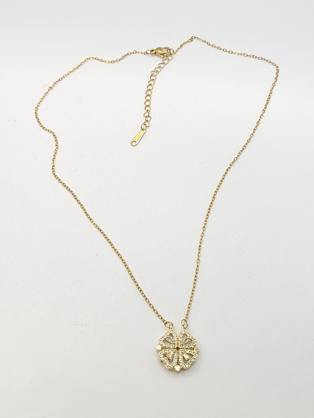 Helloice Micro Pave Magnetic Four-Heart Clover Deformed Necklace 18k Gold Plated