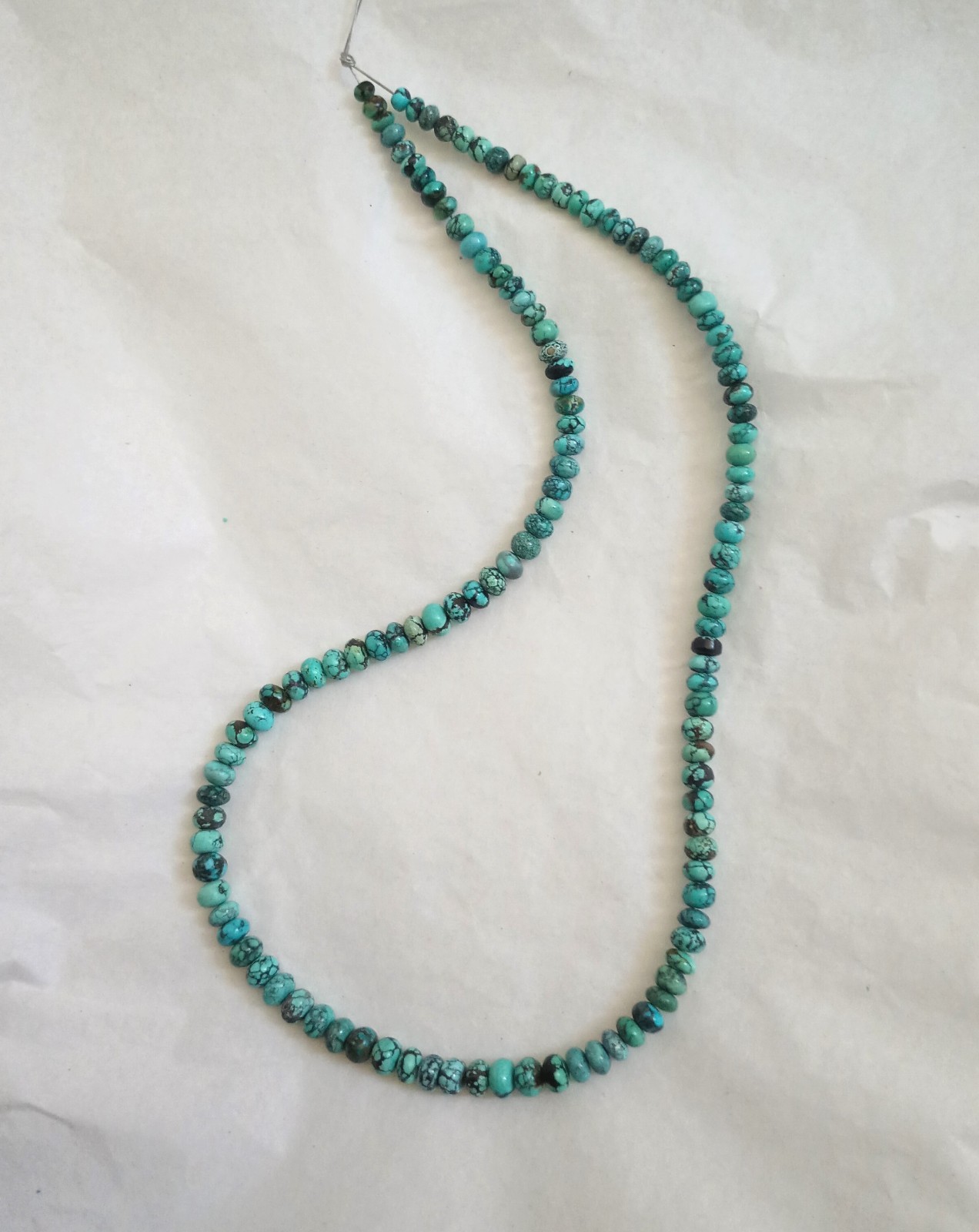OLD STOCK, HI-GRADE CLOUD MOUNTAIN TURQUOISE 4-6MM RONDELLE BEADS- 17.75″- 2422E