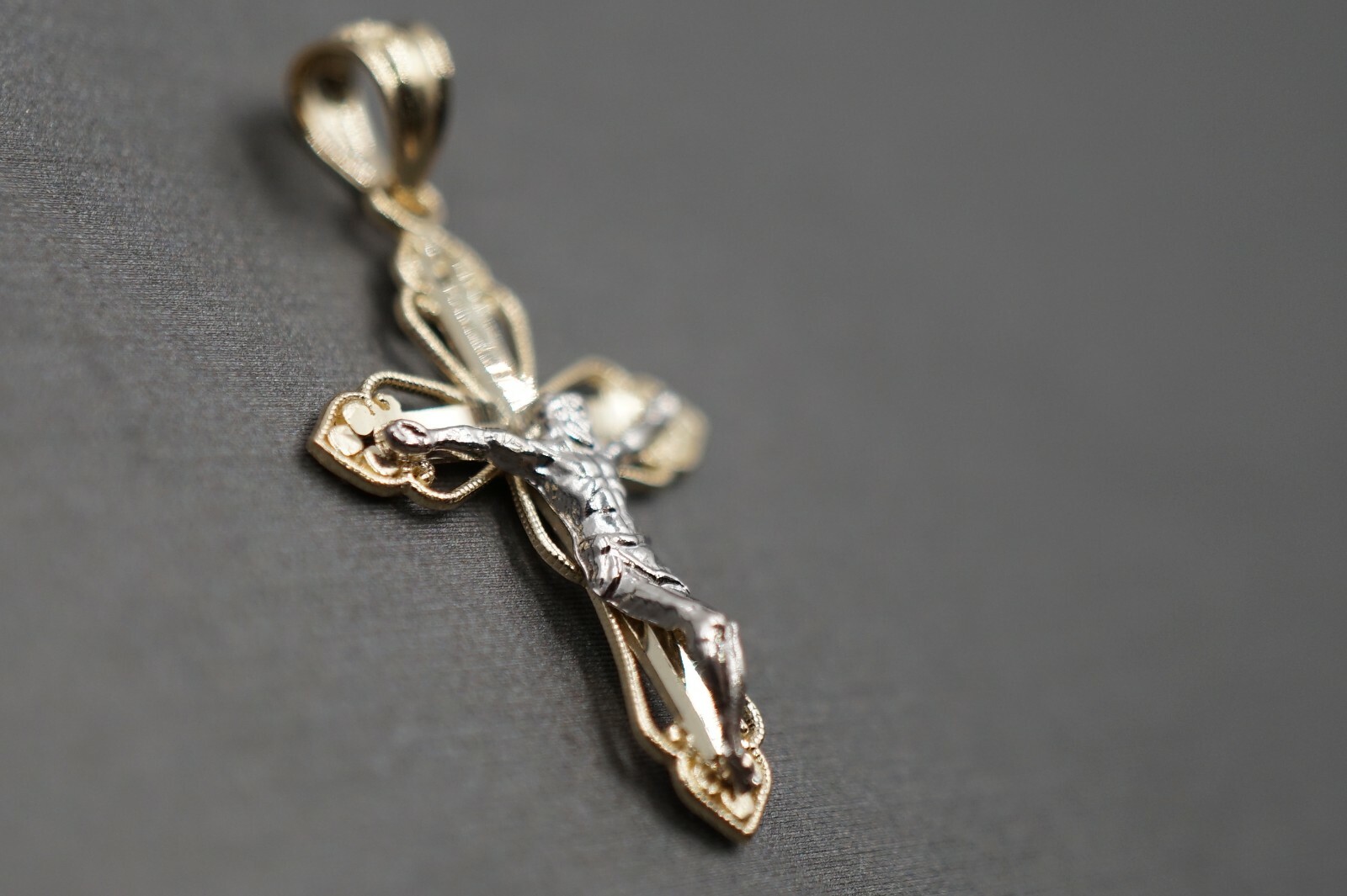 10K Solid Yellow Gold 1.05″ Diamond Cut Two Tone Crucifix Cross Charm Pendant.