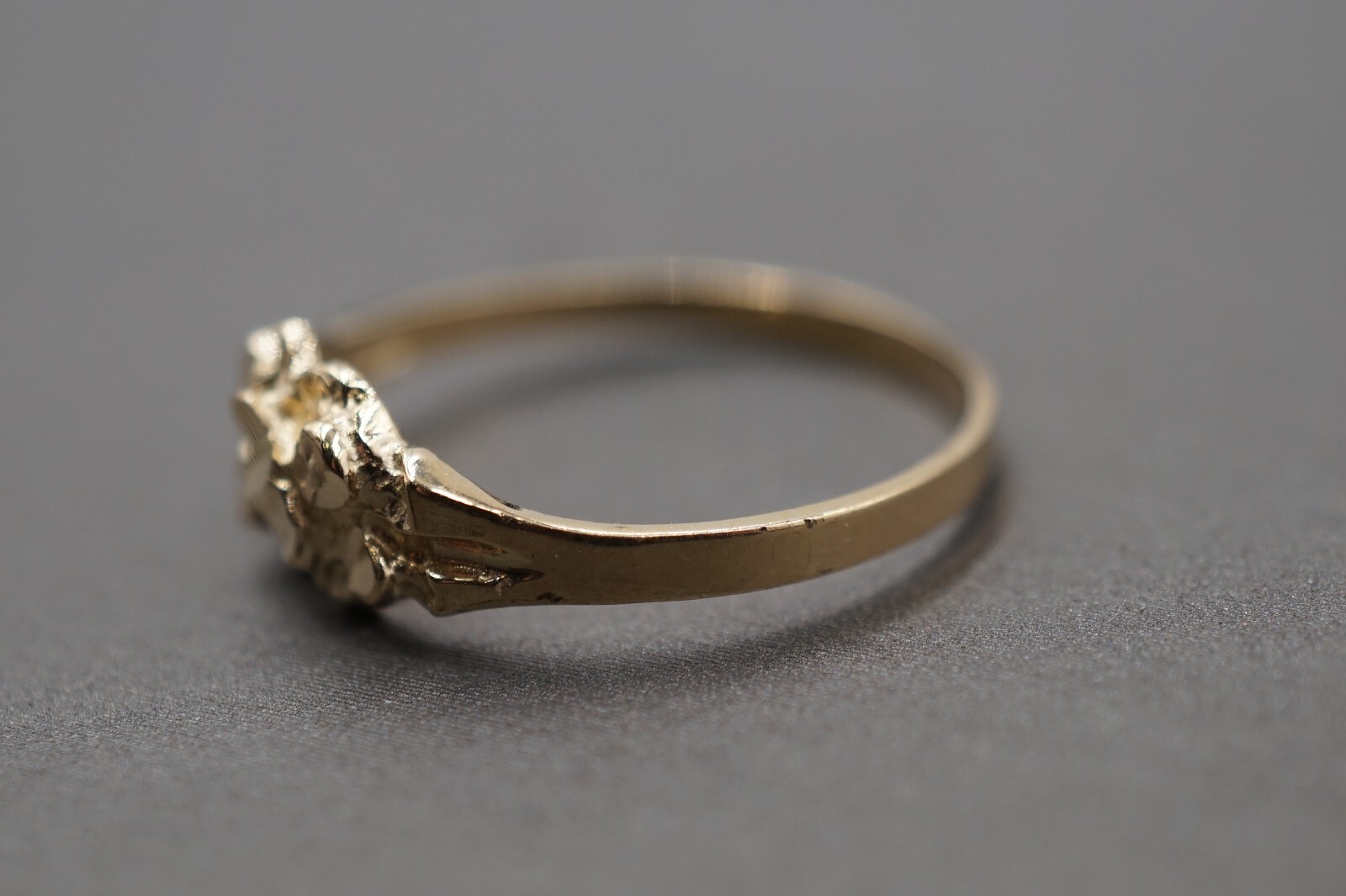 10K Solid Yellow Gold 6.2MM Diamond Cut Shine Nugget Band Ring. Size 5.5