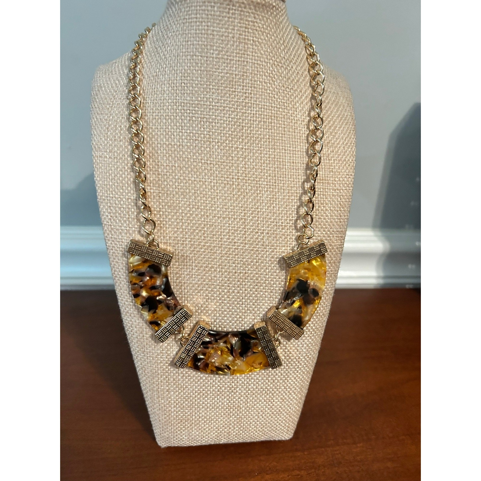 Vintage Style Tortoise Shell Acrylic Statement Choker Necklace Gold Tone 14-16″