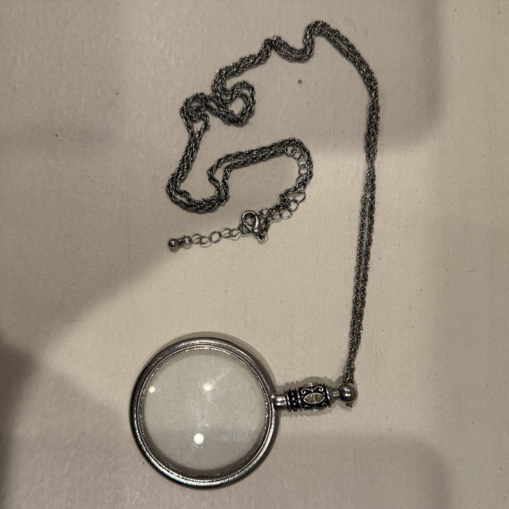 Silver Tone Magnifying Glass Pendant Necklace 18in Chain Clear Glass Round