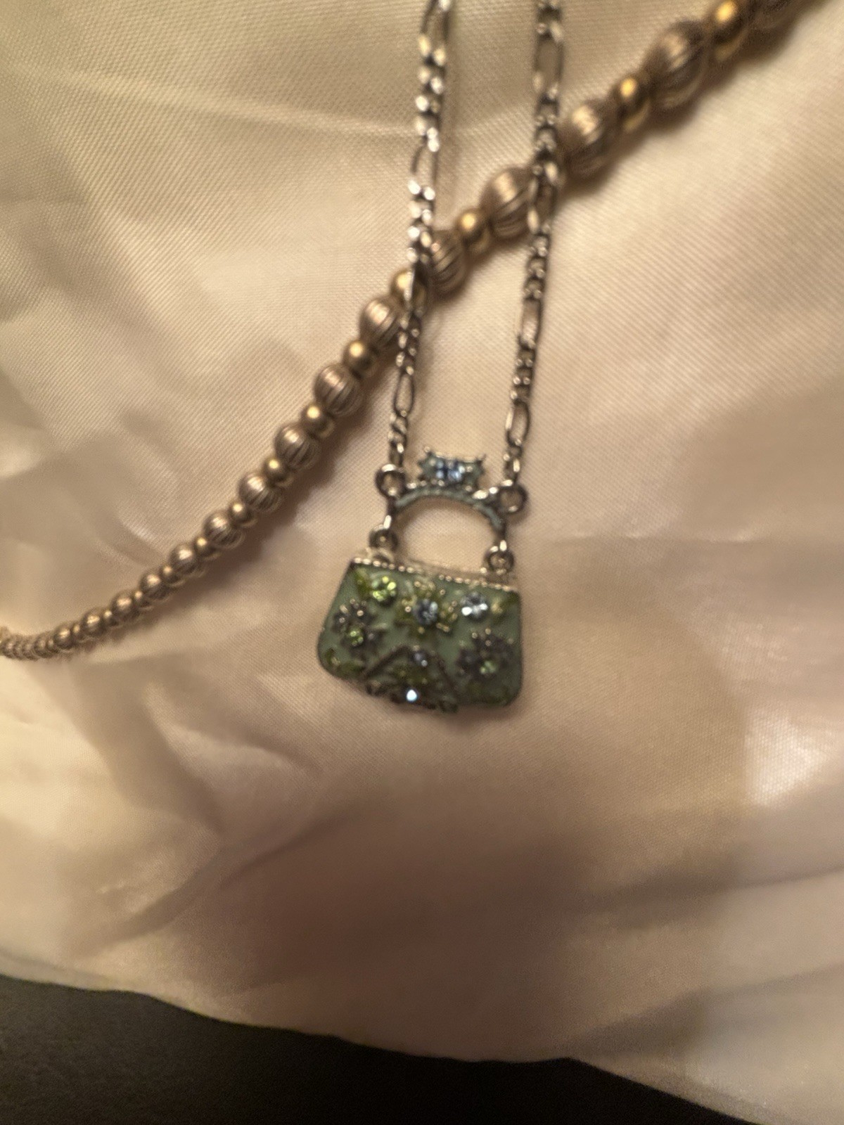 Silver Tone /Gold Chain Necklace w/ Green Handbag Pendant nil, Beaded wrap