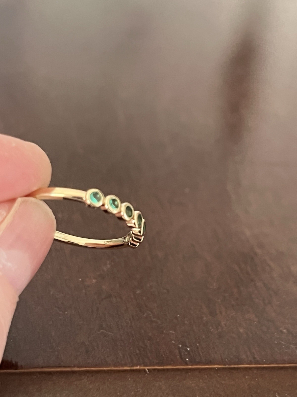 Mejuri 14K Yellow Gold Bezel Set Emerald Band Ring, New in Box Sz 6