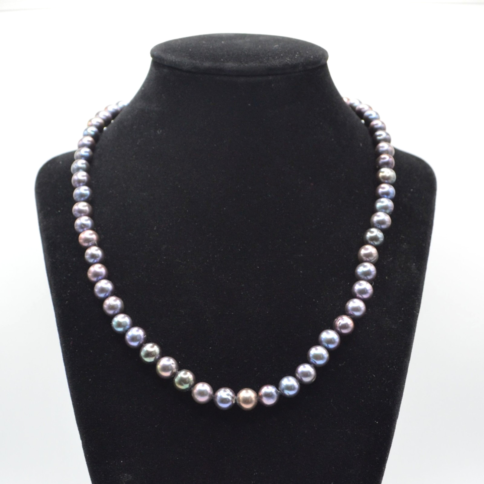 Black Peacock Cultured Pearl Necklace 7mm 17.75″ 14K Gold Clasp Knotted Strand