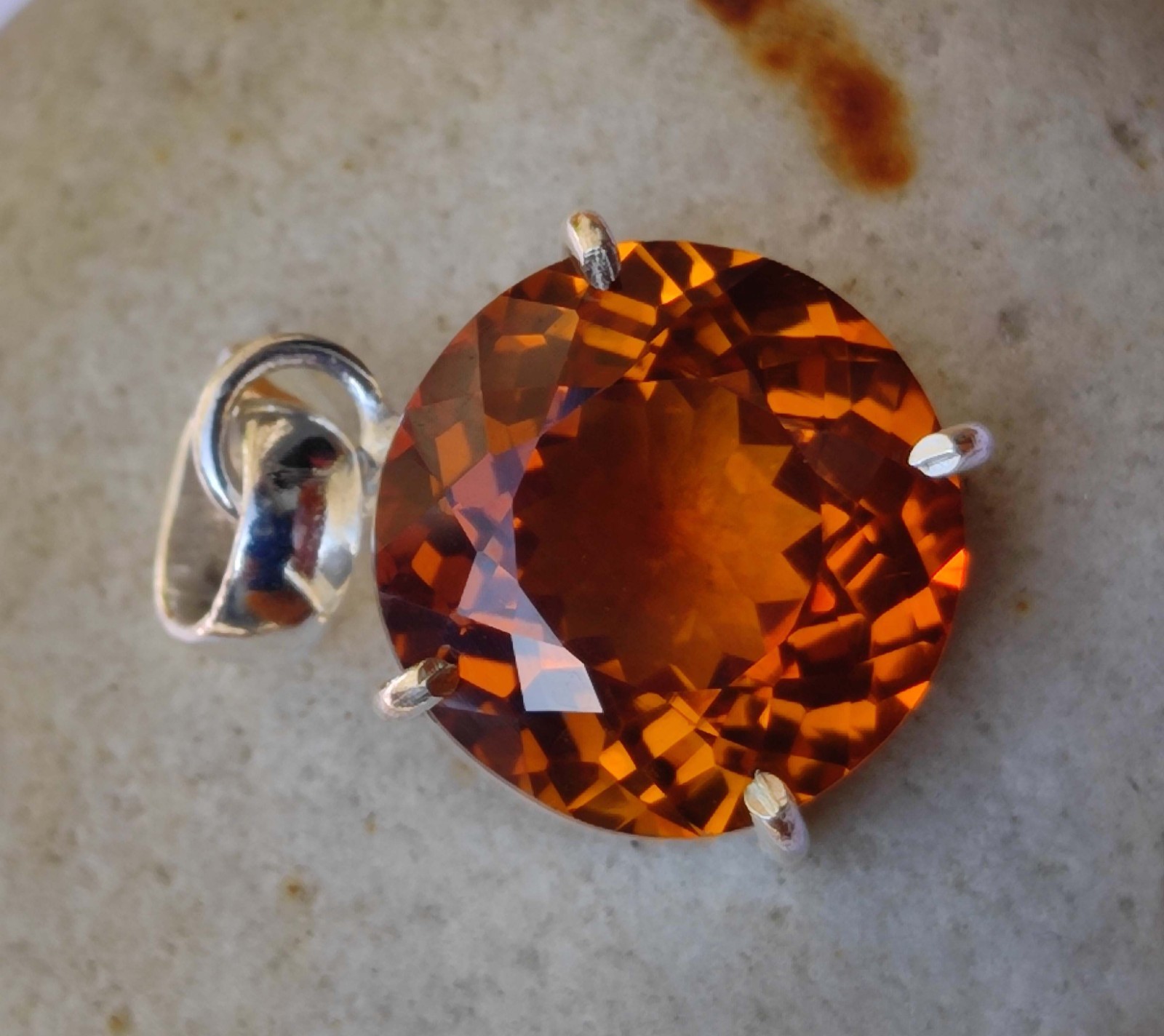 Fiery 30 Ct Natural Padparadscha Sapphire Gemstone Pendant -925 Sliver Jewelry