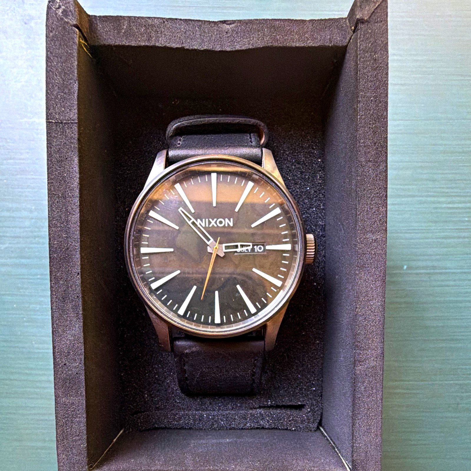 Nixon Sentry Leather Quartz Gunmetal Green Dial Day/Date 100m Box Manual