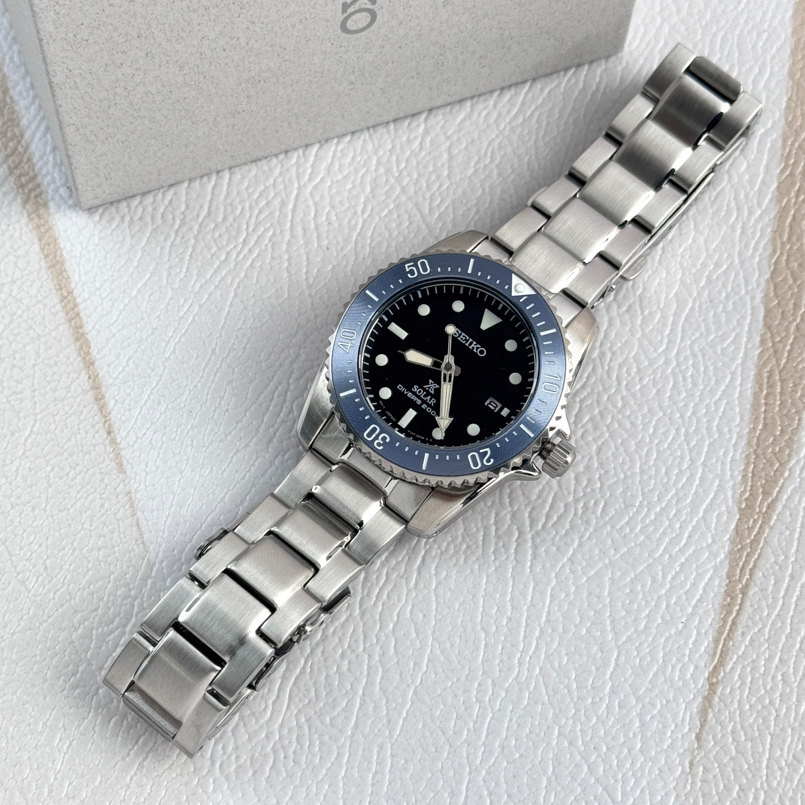 Seiko Men’s Prospex Sea Black Dial Stainless Steel Solar Diver Watch SNE569