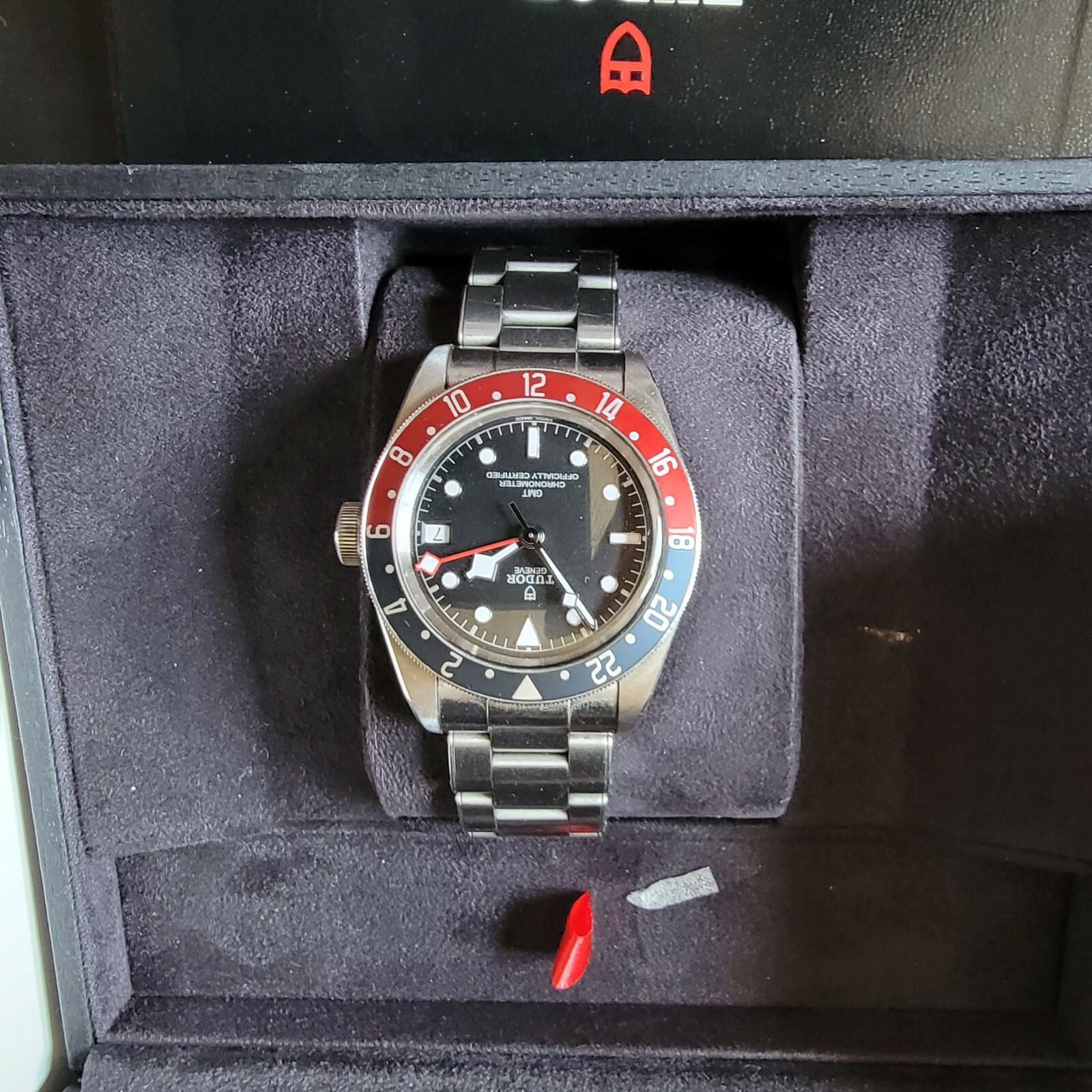 TUDOR Black Bay Men’s Black Watch with Arrow Markers/Baton Indexes/Round Indexe…