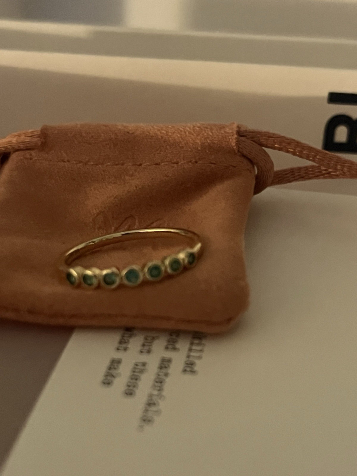 Mejuri 14K Yellow Gold Bezel Set Emerald Band Ring, New in Box Sz 6