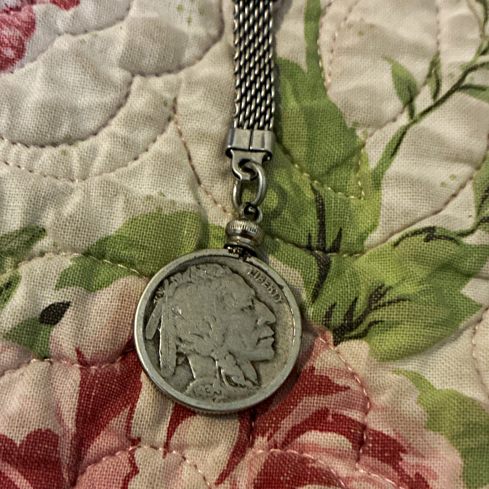 Buffalo Coin Pendant Necklace Silver Tone Round Coin Charm Mesh Chain