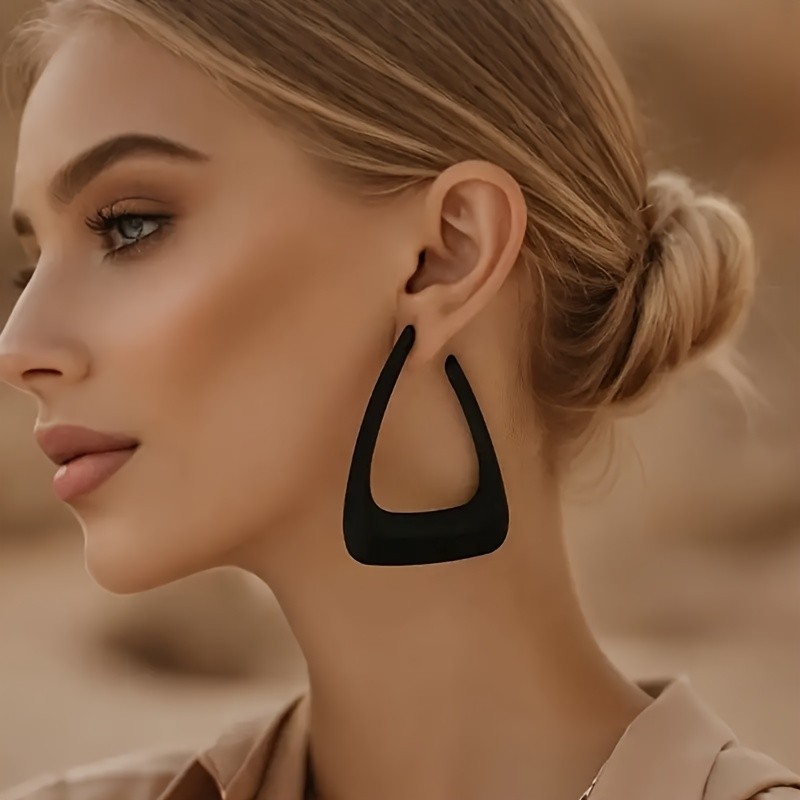Simple Women’s Exaggerated Oversized Hoop Large Geometric Black Alloy Earring