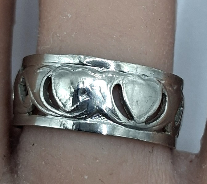Antique Sterling Silver Open Work Hearts Design 7.6mm Ring Band Size 7 MH
